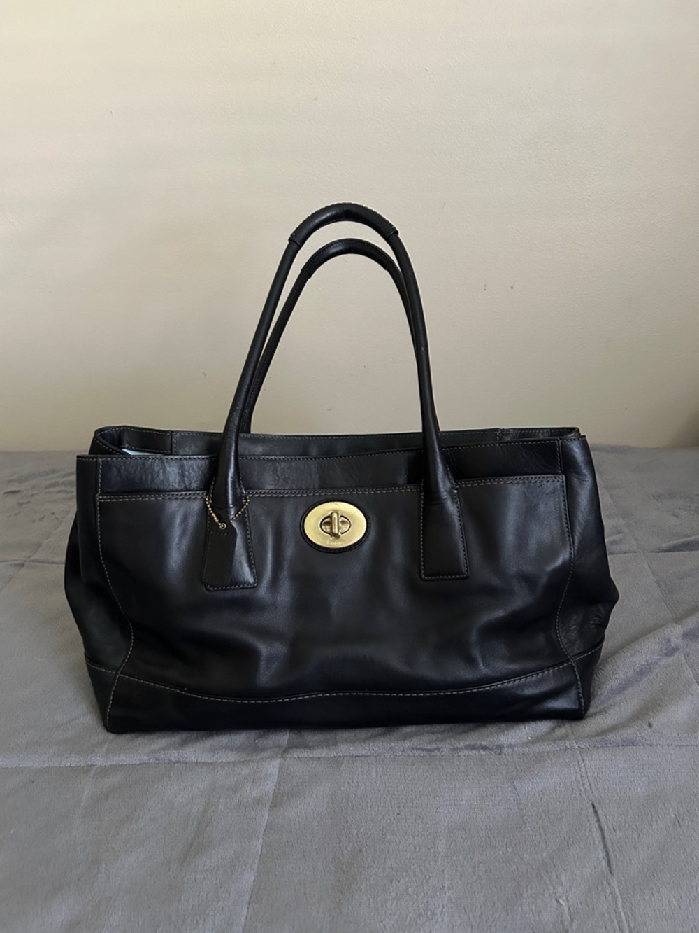 1980 vintage Coach Madeline Black Shoulder Handbag With Turn lock 11554